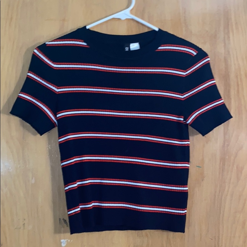 Cropped red and white striped shirt